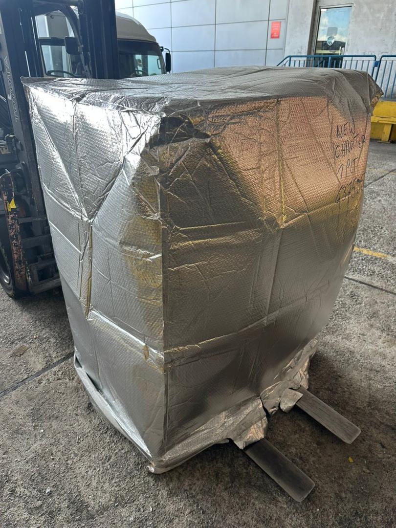 Thermal-protected pallet wrapped in foil for charter